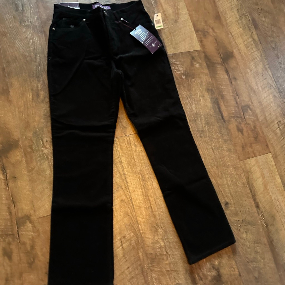 Gloria Vanderbilt Black Amanda Classic Fit Straight Leg Pants Size ￼8 corduroy